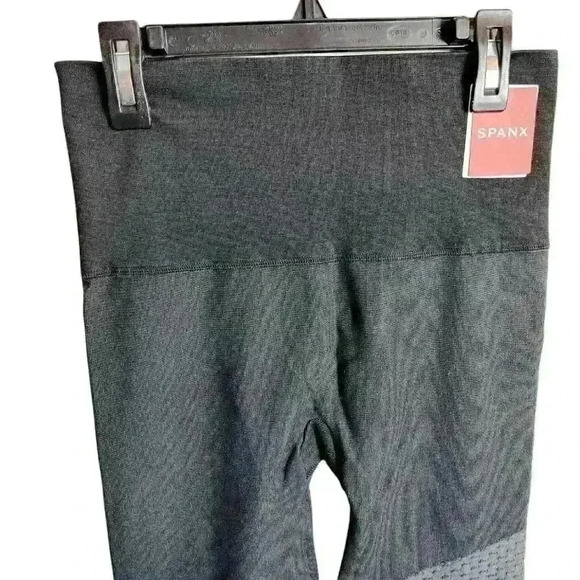 Spanx Revolve Look at Me Now Seamless Moto Leggings in Very Black Size Large NWT - Picture 2 of 9